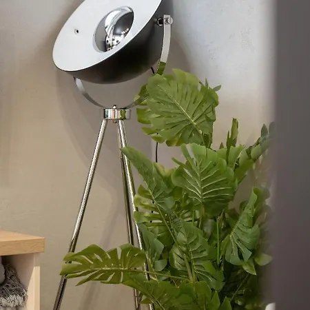 Trendy With Office Near Main Station By Renters *