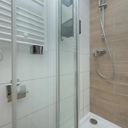 Trendy With Office Near Main Station By Renters * ヴロツワフ