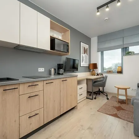 Trendy With Office Near Main Station By Renters * ヴロツワフ