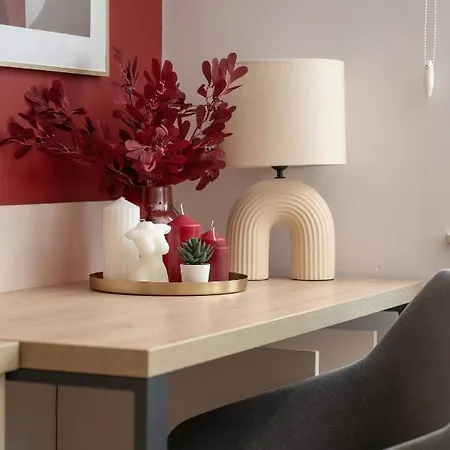 Trendy With Office Near Main Station By Renters ヴロツワフ