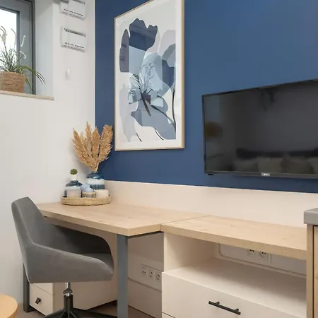 Trendy With Office Near Main Station By Renters Apartment Wroclaw