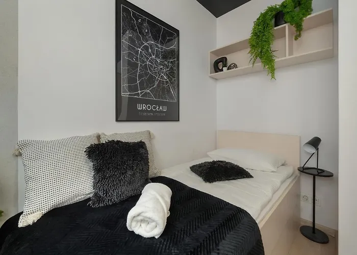 Trendy With Office Near Main Station By Renters