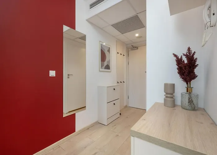 Trendy With Office Near Main Station By Renters *