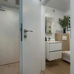 Trendy With Office Near Main Station By Renters