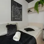 Trendy With Office Near Main Station By Renters