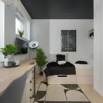 Trendy With Office Near Main Station By Renters Apartamento *