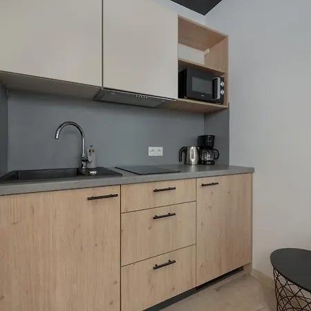 Trendy With Office Near Main Station By Renters *