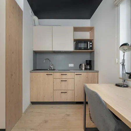 Apartment Trendy With Office Near Main Station By Renters