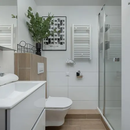 Apartment Trendy With Office Near Main Station By Renters *
