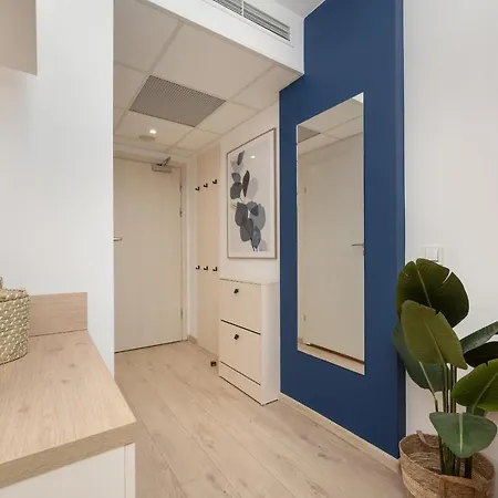 Trendy With Office Near Main Station By Renters *