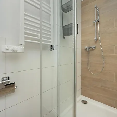 Apartment Trendy With Office Near Main Station By Renters