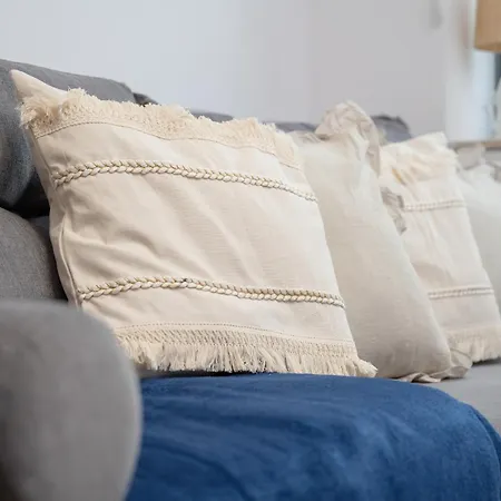 Trendy With Office Near Main Station By Renters Apartamento