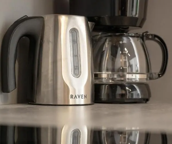 Trendy With Office Near Main Station By Renters Daire