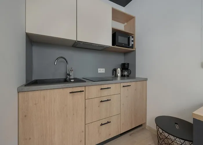 Trendy With Office Near Main Station By Renters *