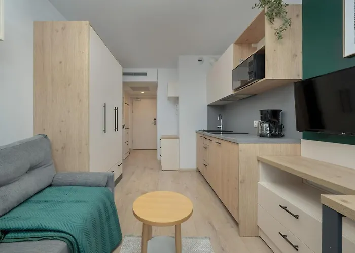 Trendy With Office Near Main Station By Renters Daire