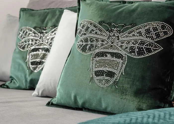 Trendy With Office Near Main Station By Renters Daire *