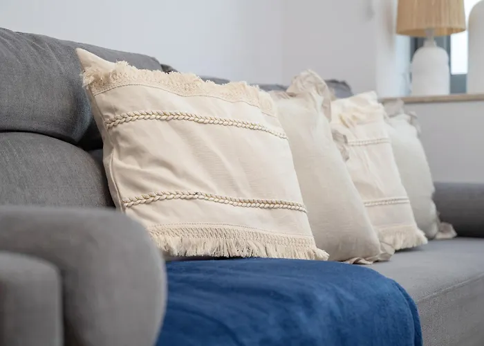 Trendy With Office Near Main Station By Renters Daire